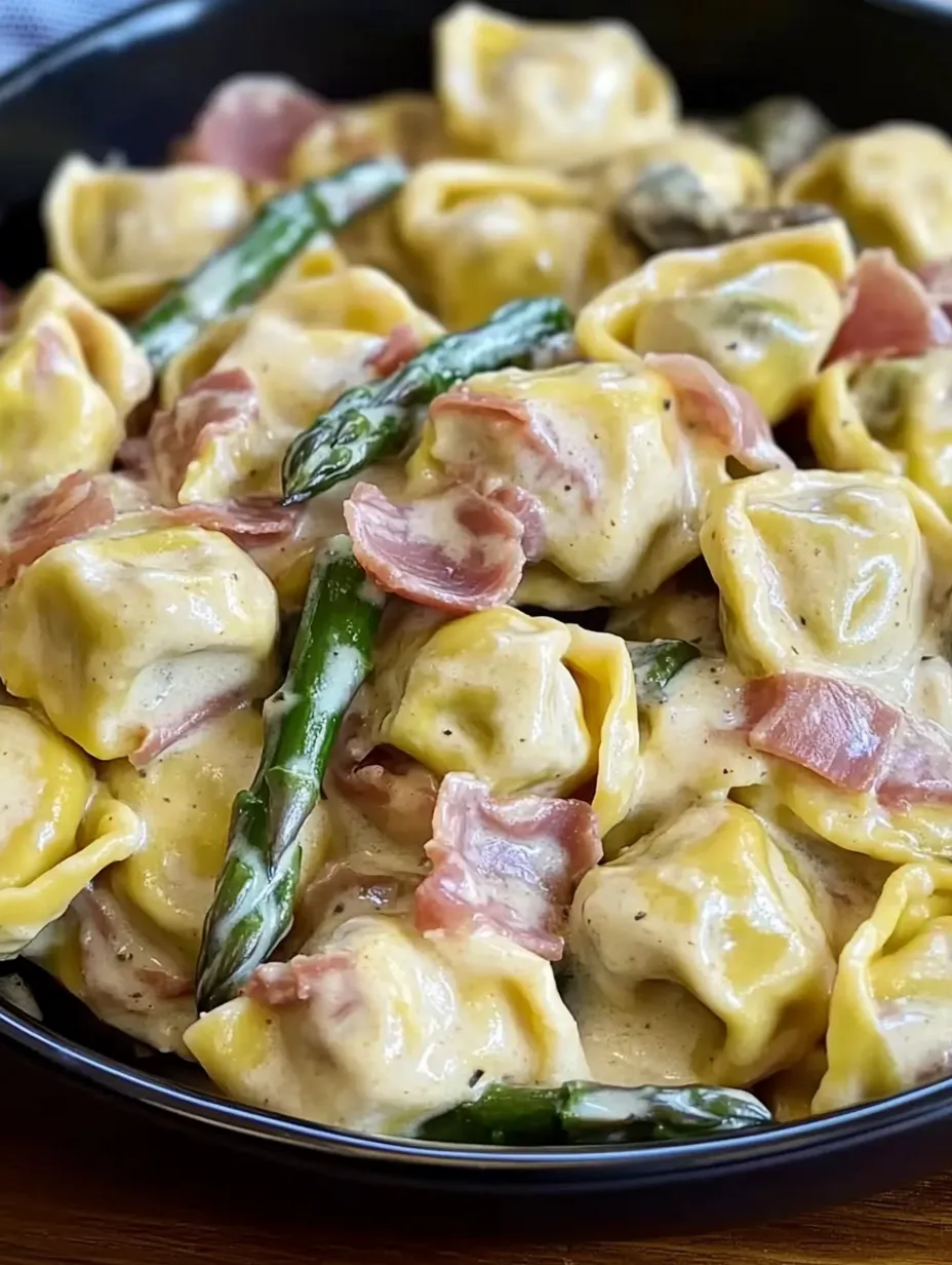 Cremige Tortellini alla Panna mit grünem Spargel